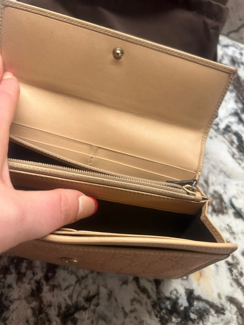 Gucci Brown GG Monogram Continental Wallet with Gold Heart Emblem EUC with COA - Picture 8 of 15